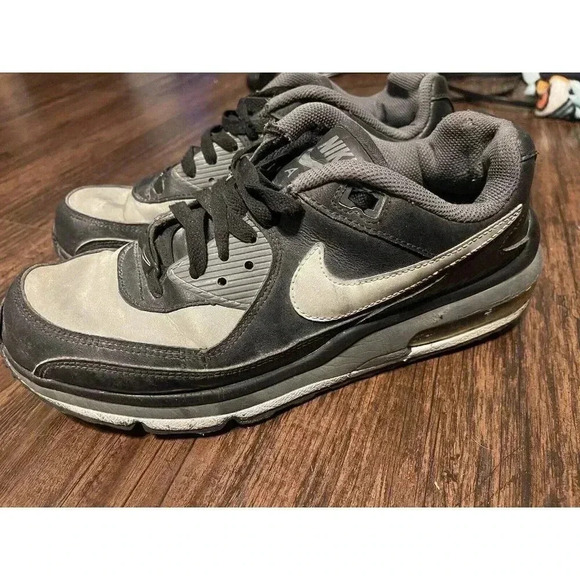 Men’s‎ black and gray Airmax 8.5 shoes - Picture 3 of 7